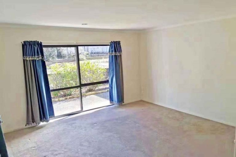 Photo of property in 19 Shah Place, Glen Eden, Auckland, 0602