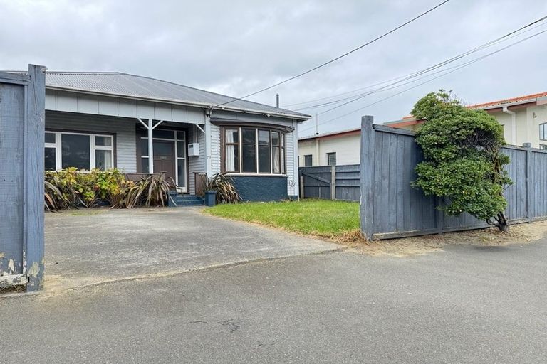 Photo of property in 173 Onepu Road, Lyall Bay, Wellington, 6022