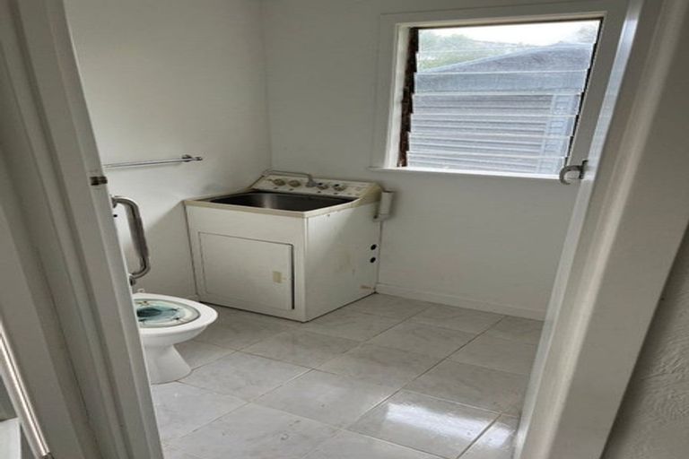 Photo of property in 11 Valdale Road, Henderson, Auckland, 0610