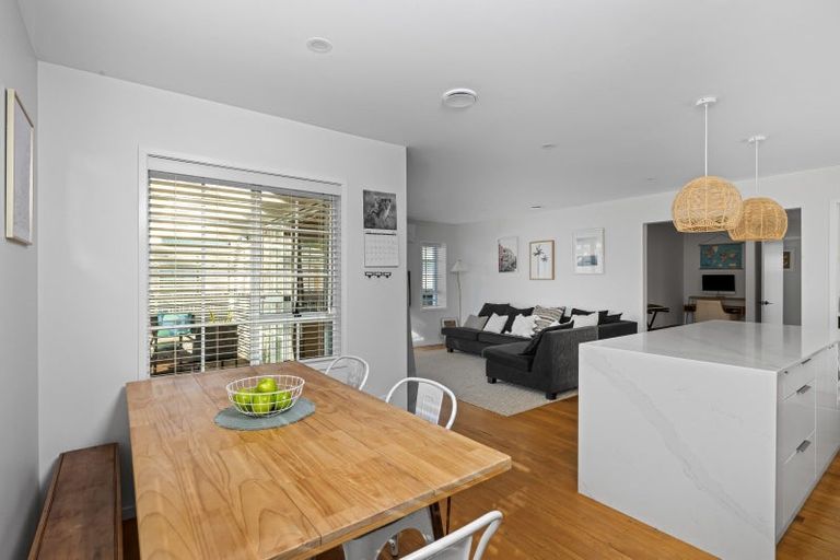 Photo of property in 40 Walton Street, Red Beach, 0932