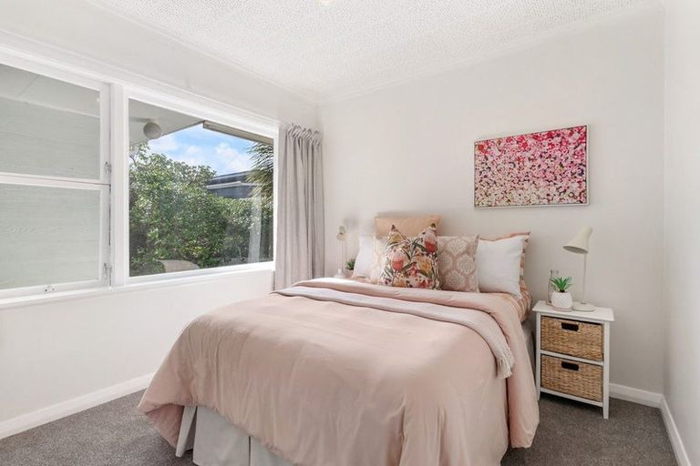 Photo of property in 30 Bassett Road, Johnsonville, Wellington, 6037