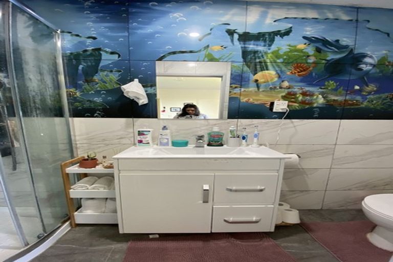 Photo of property in 33 Hewlett Road, Massey, Auckland, 0614