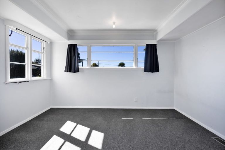 Photo of property in 14 Dives Avenue, Hawera, 4610