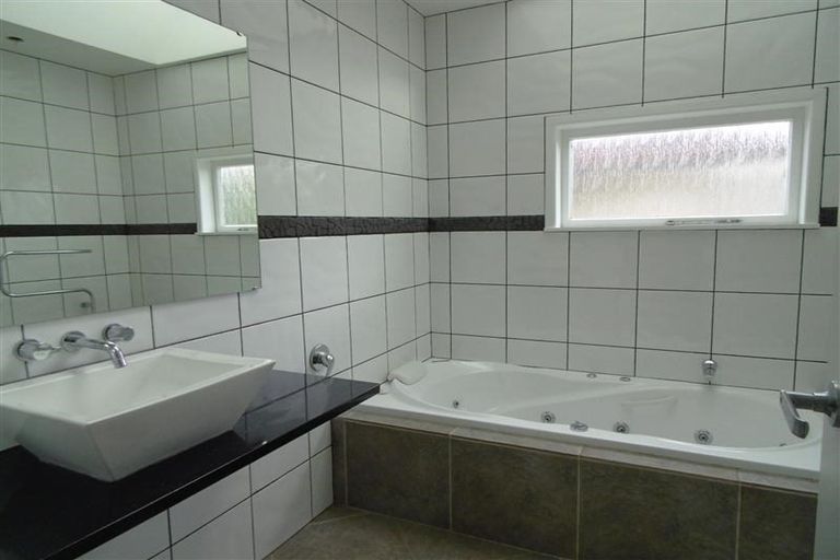 Photo of property in 116 Arran Road, Browns Bay, Auckland, 0630