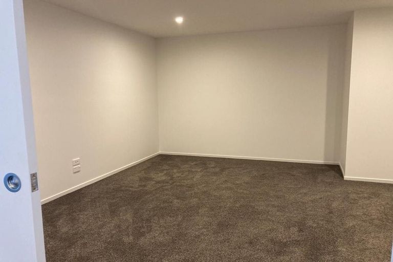 Photo of property in 2/60 Hayfield Way, Karaka, Papakura, 2580