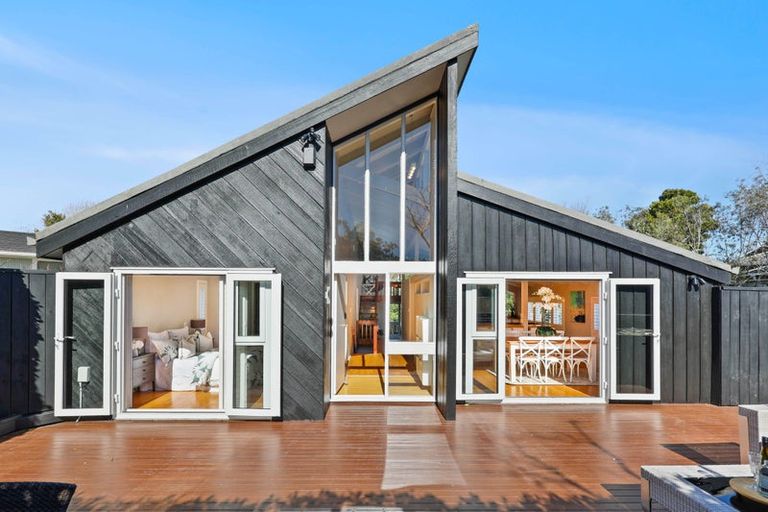 Photo of property in 11 Micawber Place, Mellons Bay, Auckland, 2014