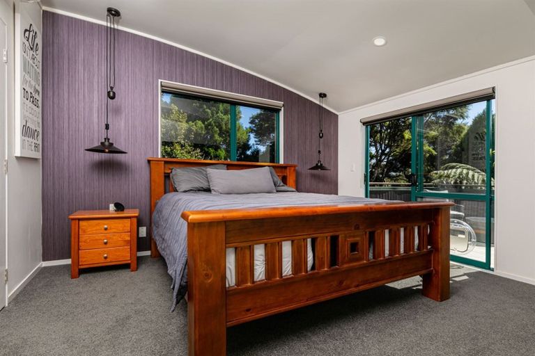 Photo of property in 112 Mountain Road, Henderson Valley, Auckland, 0612