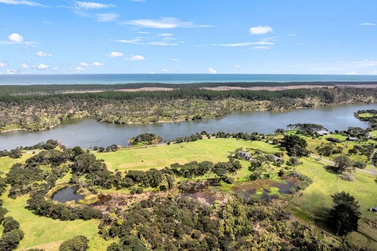 Photo of property in 487 Wilson Road, South Head, Helensville, 0874