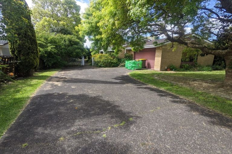 Photo of property in 2 Ti Nana Crescent, Henderson, Auckland, 0610