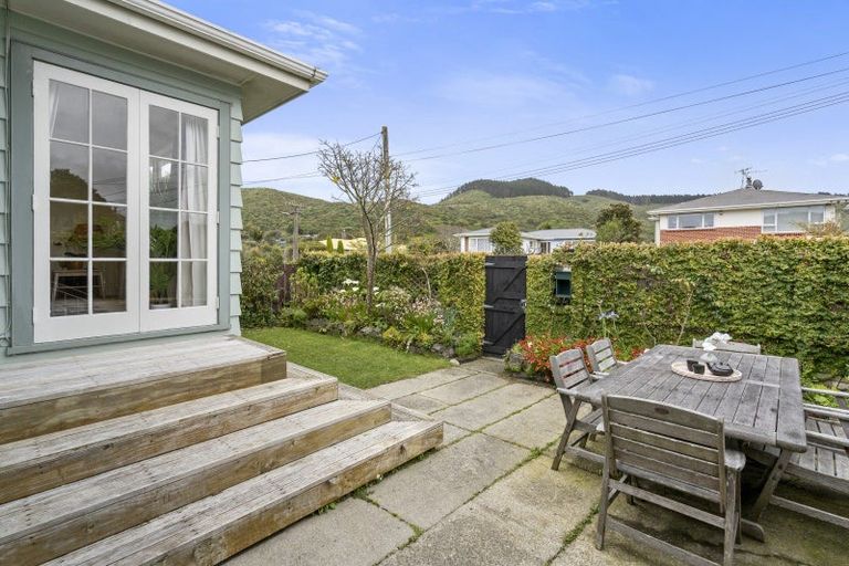 Photo of property in 28 Saint Johns Terrace, Tawa, Wellington, 5028