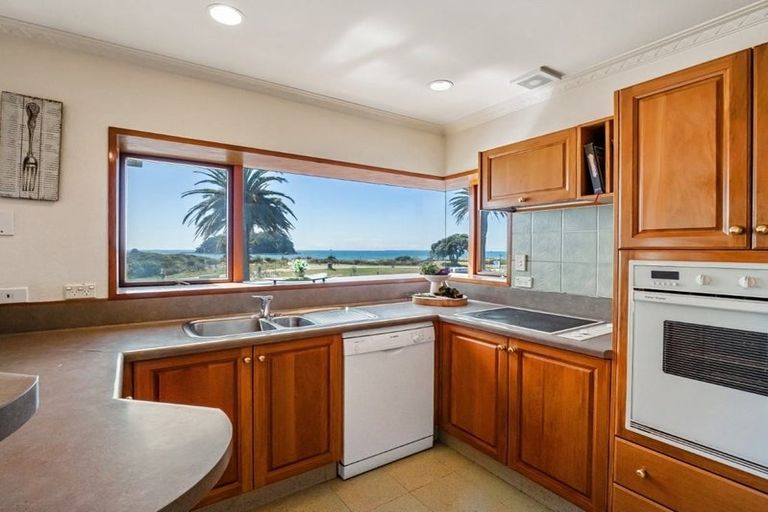 Photo of property in 32 Marine Parade, Mount Maunganui, 3116