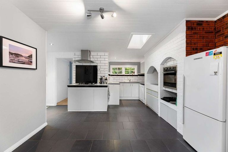 Photo of property in 58 Durham Street, Picton, 7220