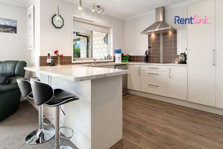 Photo of property in 52 Kayelene Place, Omokoroa, 3114