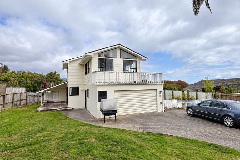 Photo of property in 3 Te Maku Grove, Waikanae, 5036