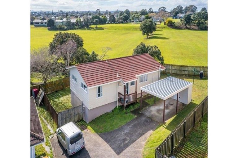Photo of property in 2/6 Bundena Place, Clendon Park, Auckland, 2103