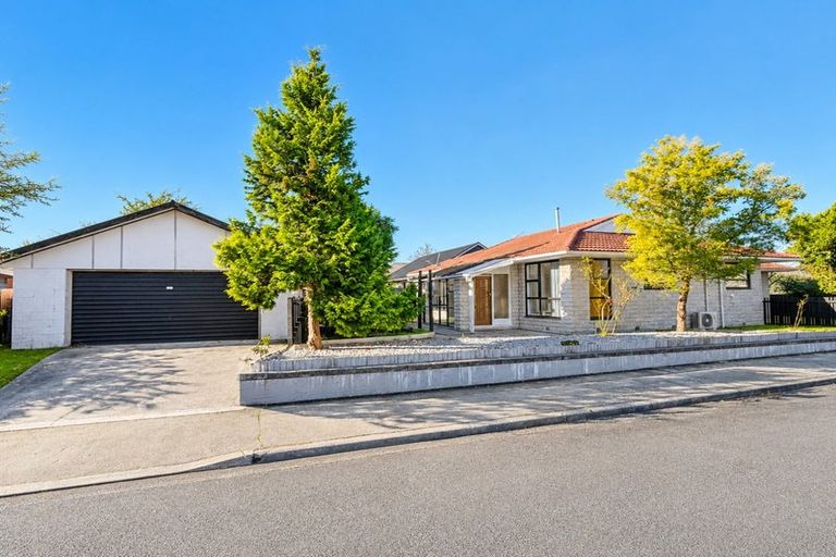 Photo of property in 2 Resolution Place, Bryndwr, Christchurch, 8053