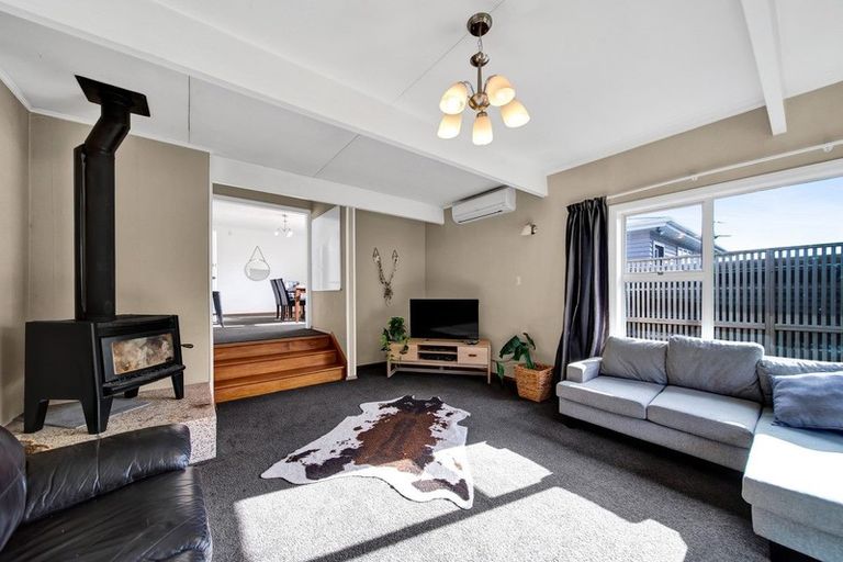 Photo of property in 11 Manawapou Road, Hawera, 4610