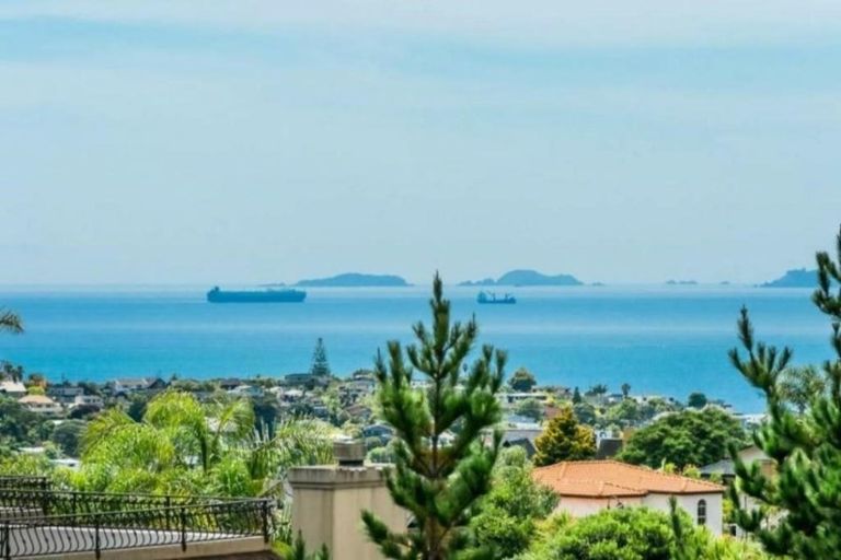 Photo of property in 97 Penguin Drive, Murrays Bay, Auckland, 0630