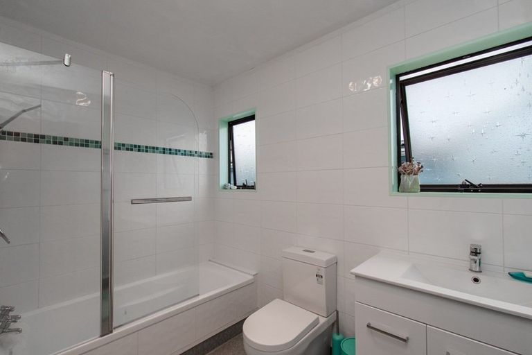 Photo of property in 2 Grayson Avenue, Mangakakahi, Rotorua, 3015