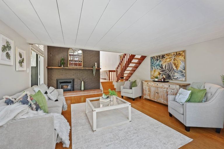 Photo of property in 11 Micawber Place, Mellons Bay, Auckland, 2014