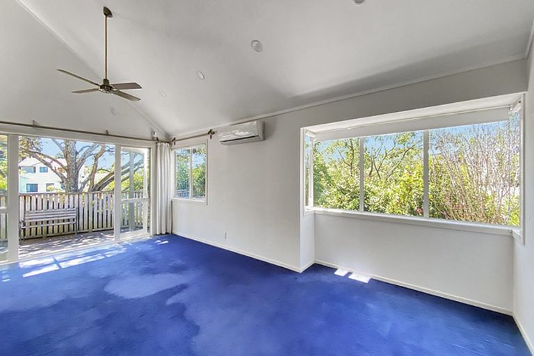 Photo of property in 1/86 Oaktree Avenue, Browns Bay, Auckland, 0630