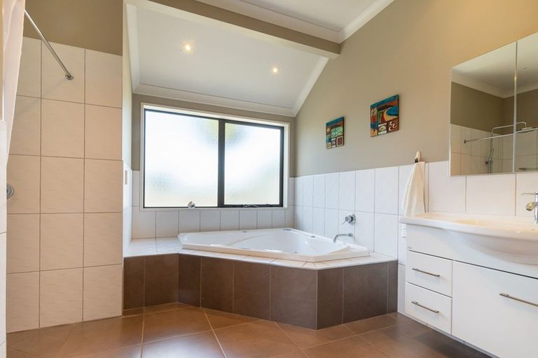 Photo of property in 104 Abergeldie Way, Cambridge, 3493