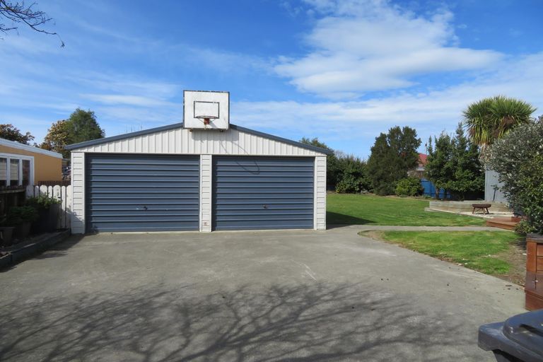 Photo of property in 75 Rhodes Street, Waimate, 7924