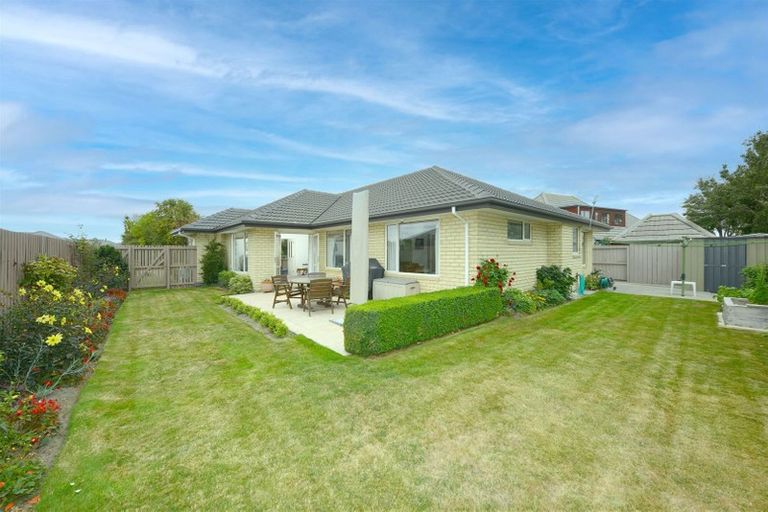 Photo of property in 3 Neathwest Avenue, Broomfield, Christchurch, 8042