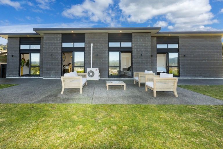 Photo of property in 51 Percy Kinsman Crescent, Riverstone Terraces, Upper Hutt, 5018