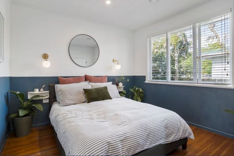 Photo of property in 25 Trojan Crescent, New Lynn, Auckland, 0600