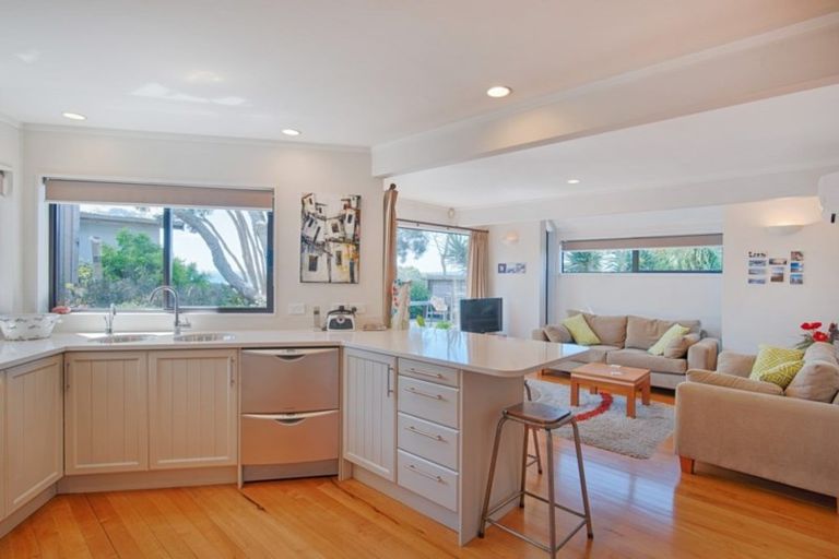 Photo of property in 7a View Road, Campbells Bay, Auckland, 0630