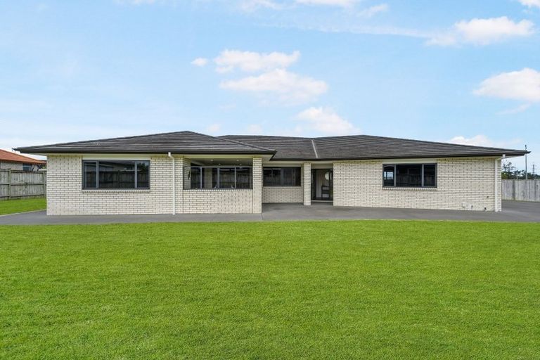 Photo of property in 28 Kilmacrennan Drive, Rosehill, Papakura, 2113