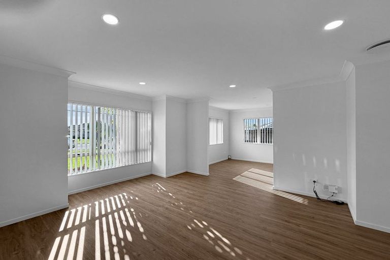 Photo of property in 65 Redcastle Drive, East Tamaki, Auckland, 2013