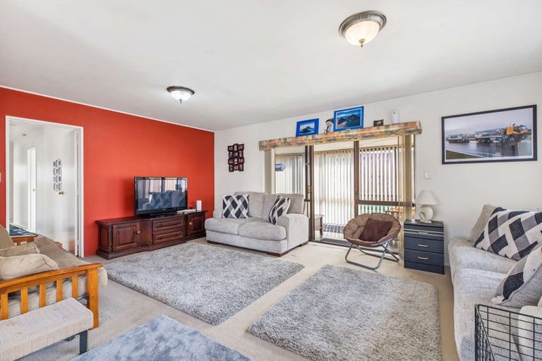 Photo of property in 2/7 Menary Street, Papakura, 2110