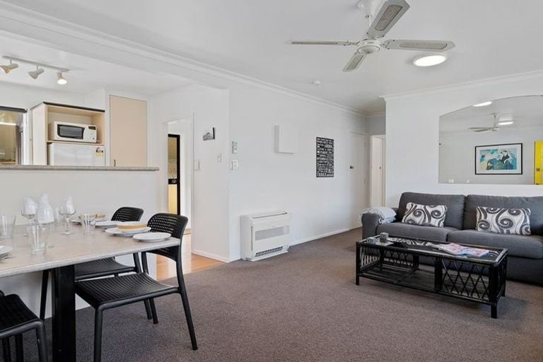 Photo of property in 22 Maunganui Road, Mount Maunganui, 3116