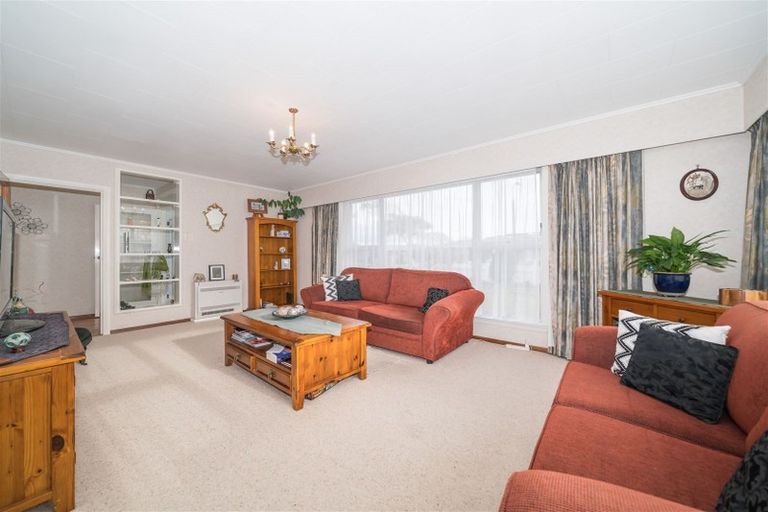 Photo of property in 14 Hollows Crescent, Takaro, Palmerston North, 4412