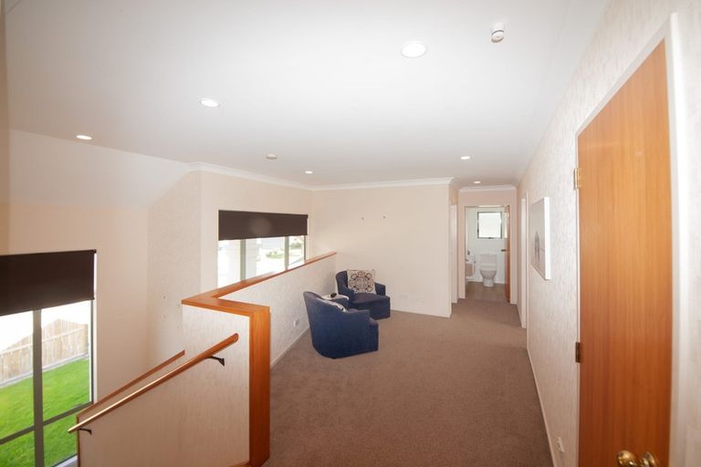 Photo of property in 10 Marford Grove, Churton Park, Wellington, 6037
