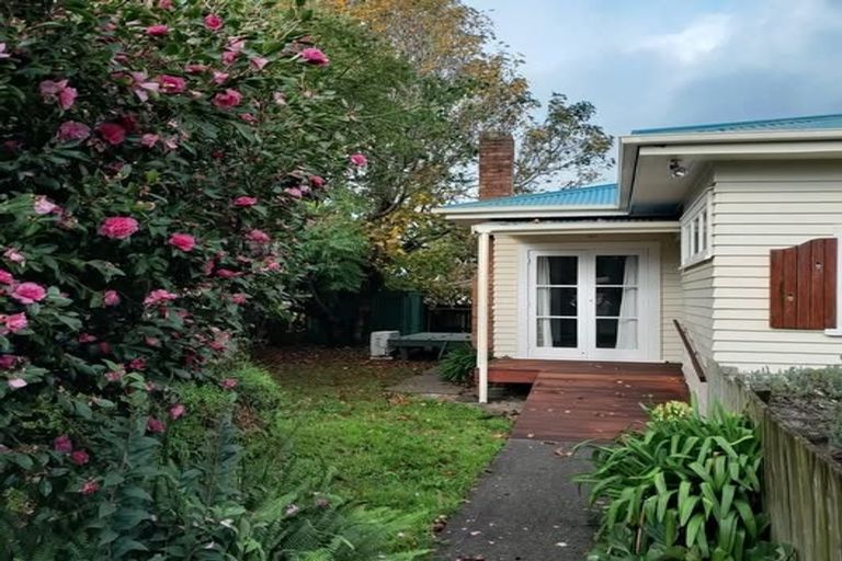 Photo of property in 94 Queen Street, Waiuku, 2123