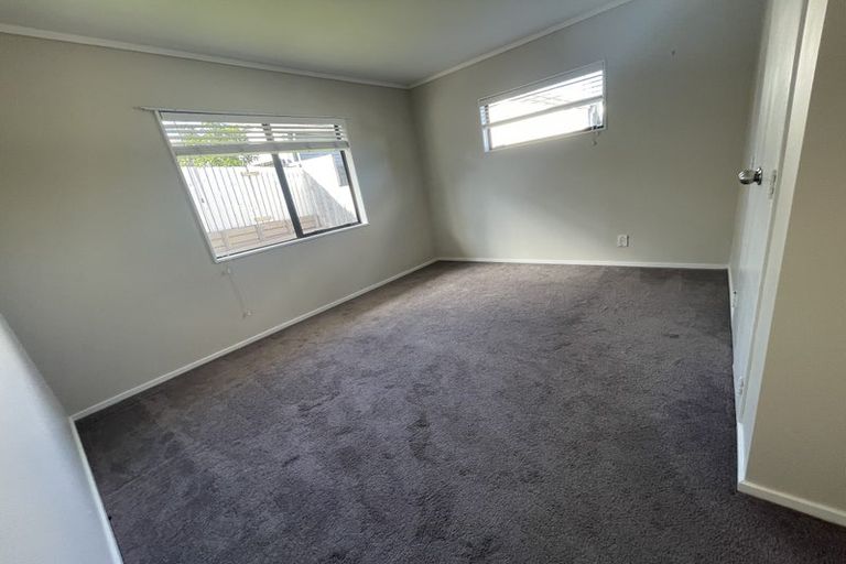 Photo of property in 95 Hobsonville Road, West Harbour, Auckland, 0618