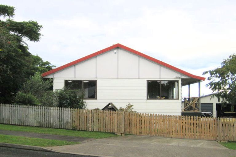 Photo of property in 13 Sandgate Avenue, Botany Downs, Auckland, 2010