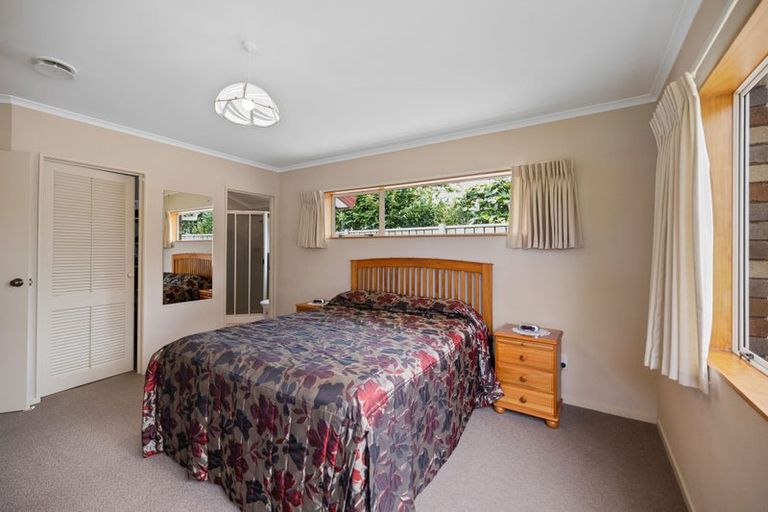 Photo of property in 3c Larsen Place, Merrilands, New Plymouth, 4312