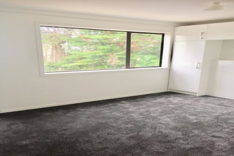 Photo of property in 18 Cliff View Drive, Green Bay, Auckland, 0604