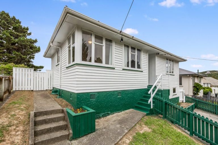 Photo of property in 12 Cornwall Crescent, Cannons Creek, Porirua, 5024