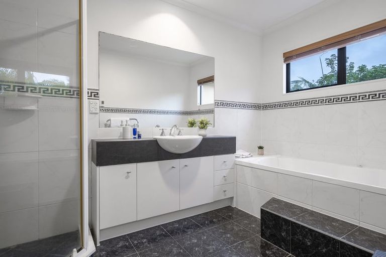 Photo of property in 7 Twin Court, Albany, Auckland, 0632