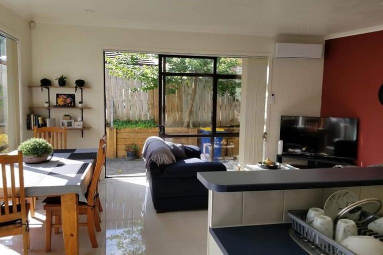 Photo of property in 2a Charlenne Close, Ranui, Auckland, 0612