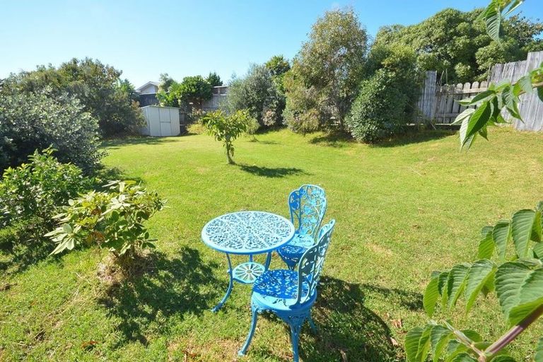 Photo of property in 60 Queens Road, Waikanae Beach, Waikanae, 5036