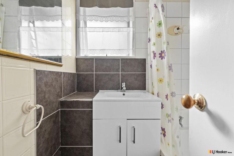 Photo of property in 52 Hobart Crescent, Wattle Downs, Auckland, 2103