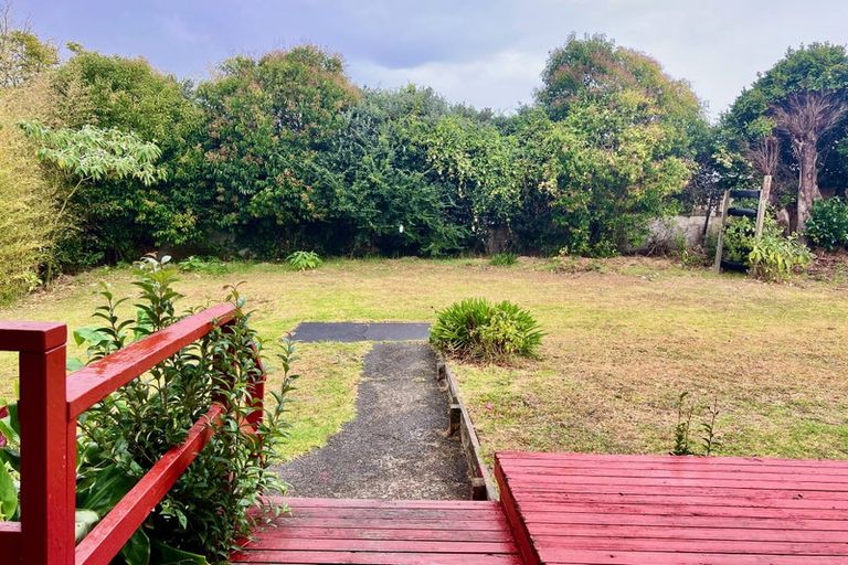 Photo of property in 13 Tracey Terrace, Te Atatu South, Auckland, 0602