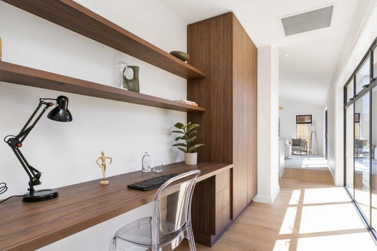 Photo of property in 157 Centaurus Road, Saint Martins, Christchurch, 8022