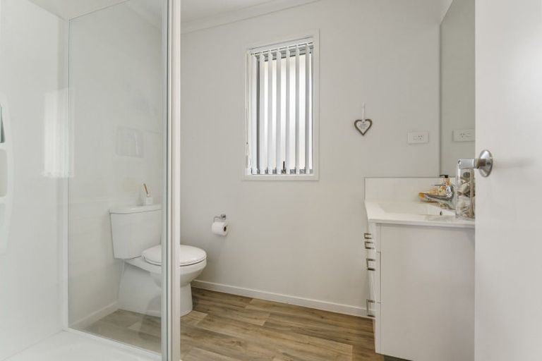 Photo of property in 1 Lance Way, Papamoa, 3118